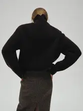 極上の柔らかさのウールカシミヤタートルネックニット