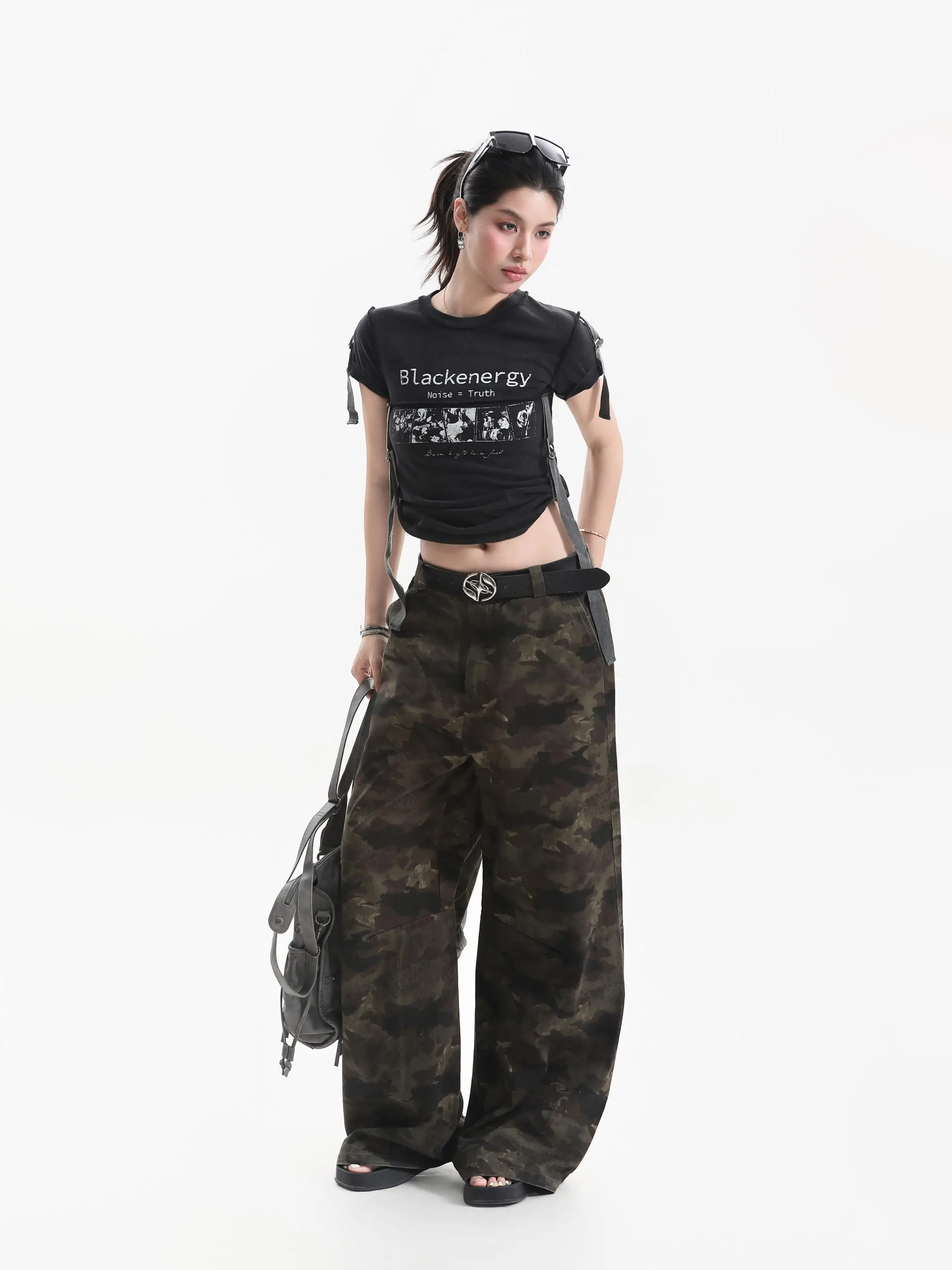 Y2Kコーデに必要な1本はこれ？ヴィンテージ感あふれるTシャツが今夏の定番に