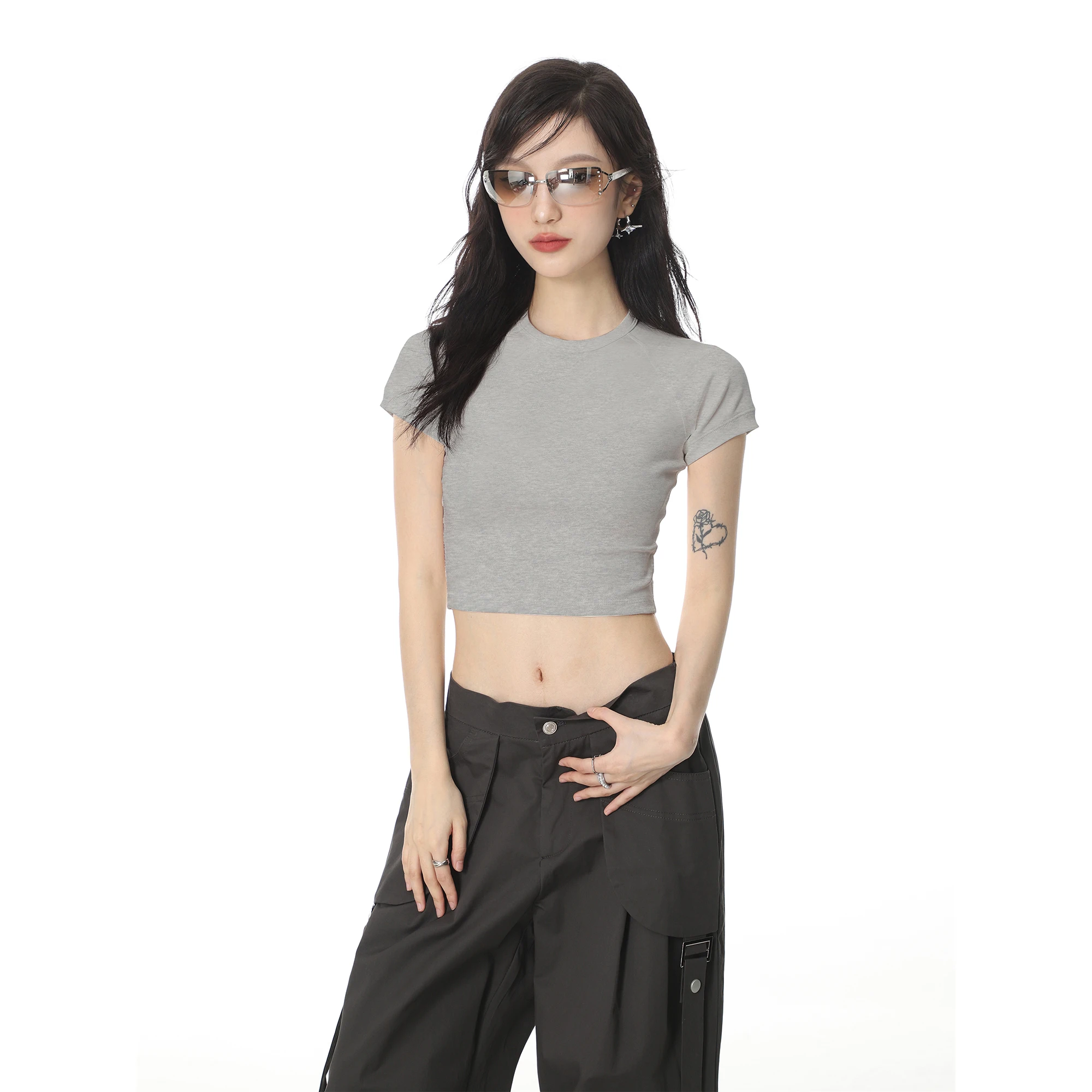 大人可愛い服 50代コーデの完全ガイド｜ハイウエストTシャツで自然な可愛さを実現