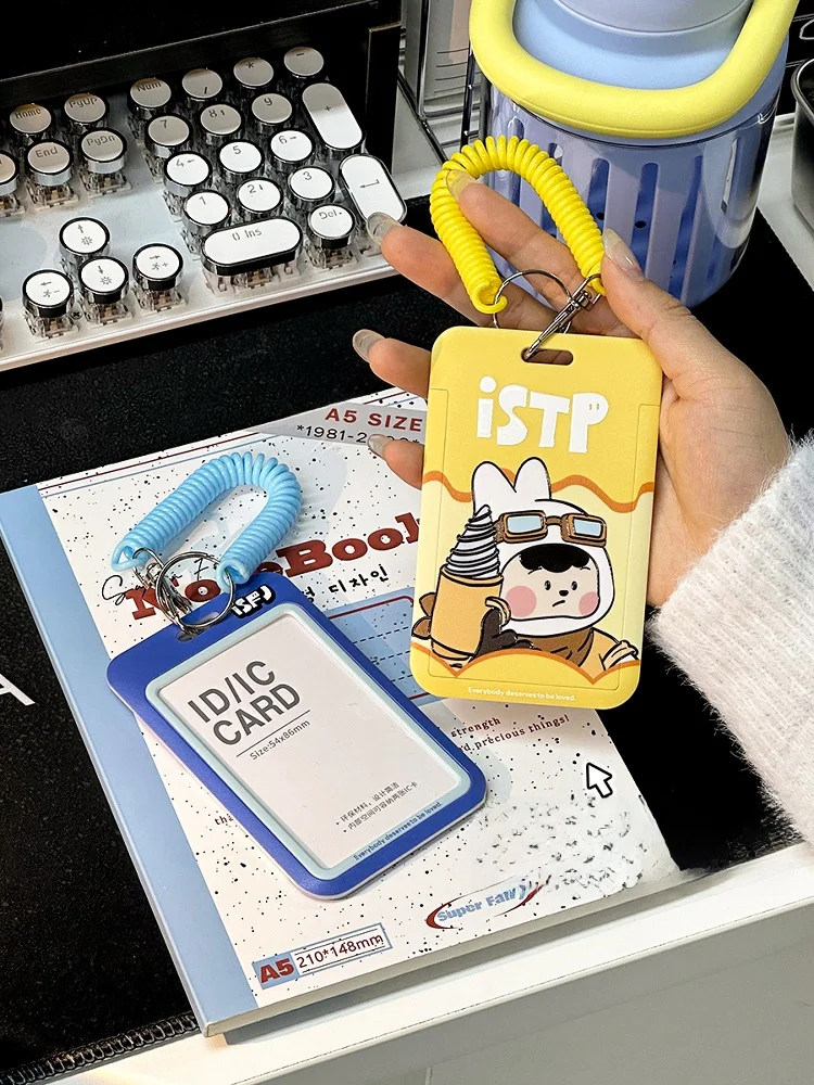 MBTIカードホルダー：QRコードカードとの違いと実用シーンでの活用法