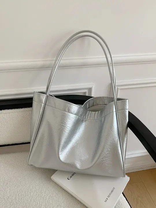 レトロな大容量トートバッグ【肩掛け・通勤向け・ファッションスタイル】