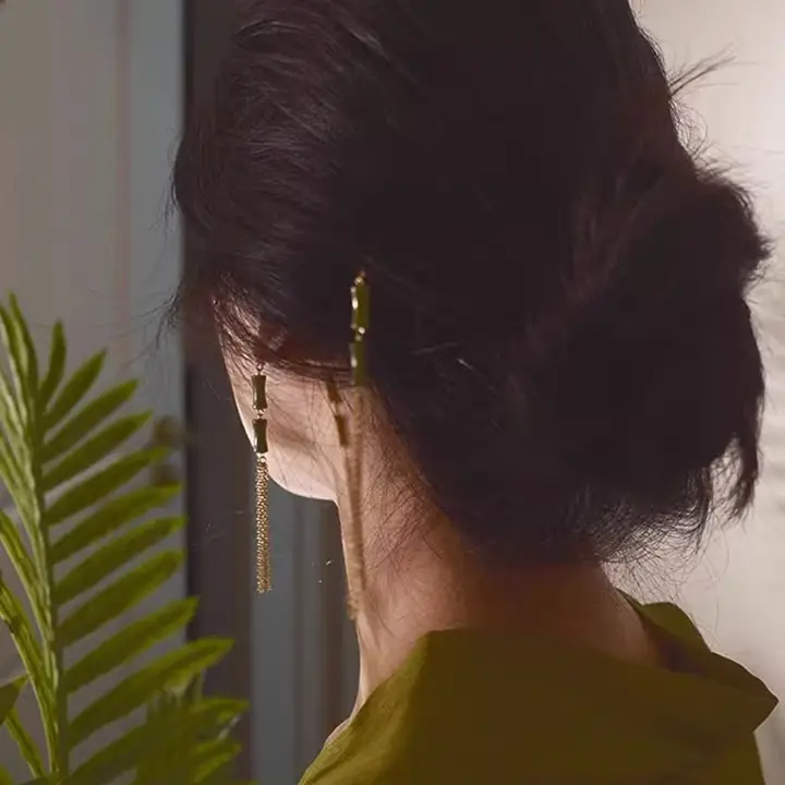 黒檀木製 竹節デザインのトルコ風ヘアピン【軽やかな古風デザイン・タッセル付き】