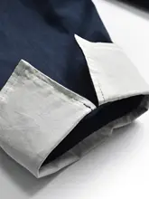 深い青のシンプルなロングトレンチコート【長袖・ゆったりフィット・ポケット付き・春秋用】