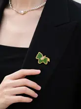 ブローチ 手刺繍 ラインストーン 繊細 天馬モチーフ 干支 馬 2026 馬年 ギフト お正月 迎春 アクセサリー