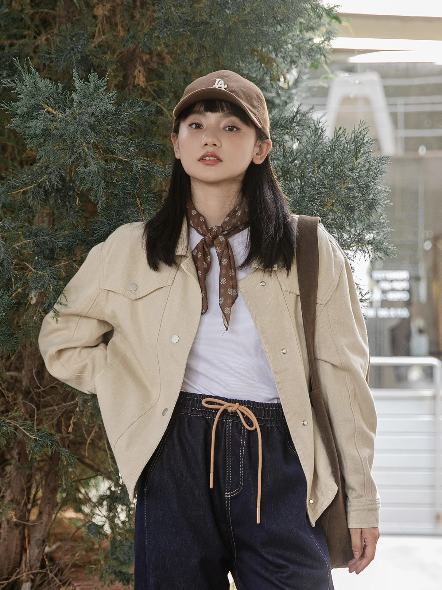 デニムジャケットをどう選ぶ？小柄さんでも着やすいフィット感とトレンド感を両立した選び方