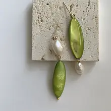 孔雀緑ヴィンテージ風フランス式バロックパールイヤリング【ノンホールピアス・シェル装飾】