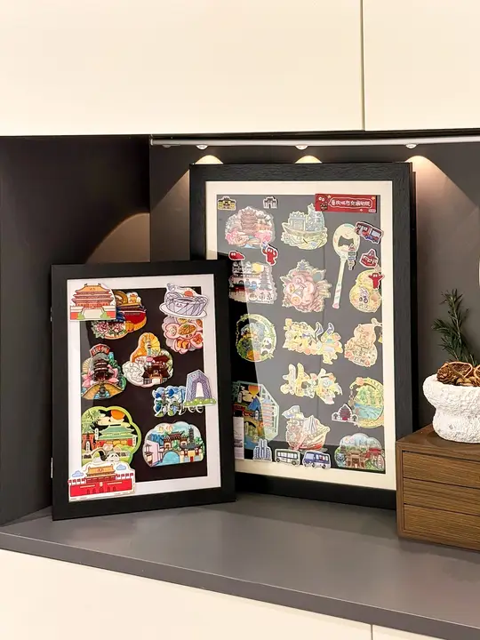 新しいアイデアの冷蔵庫マグネット収納！マグネット式展示フレーム【防塵・旅行用・文創ギフト用】