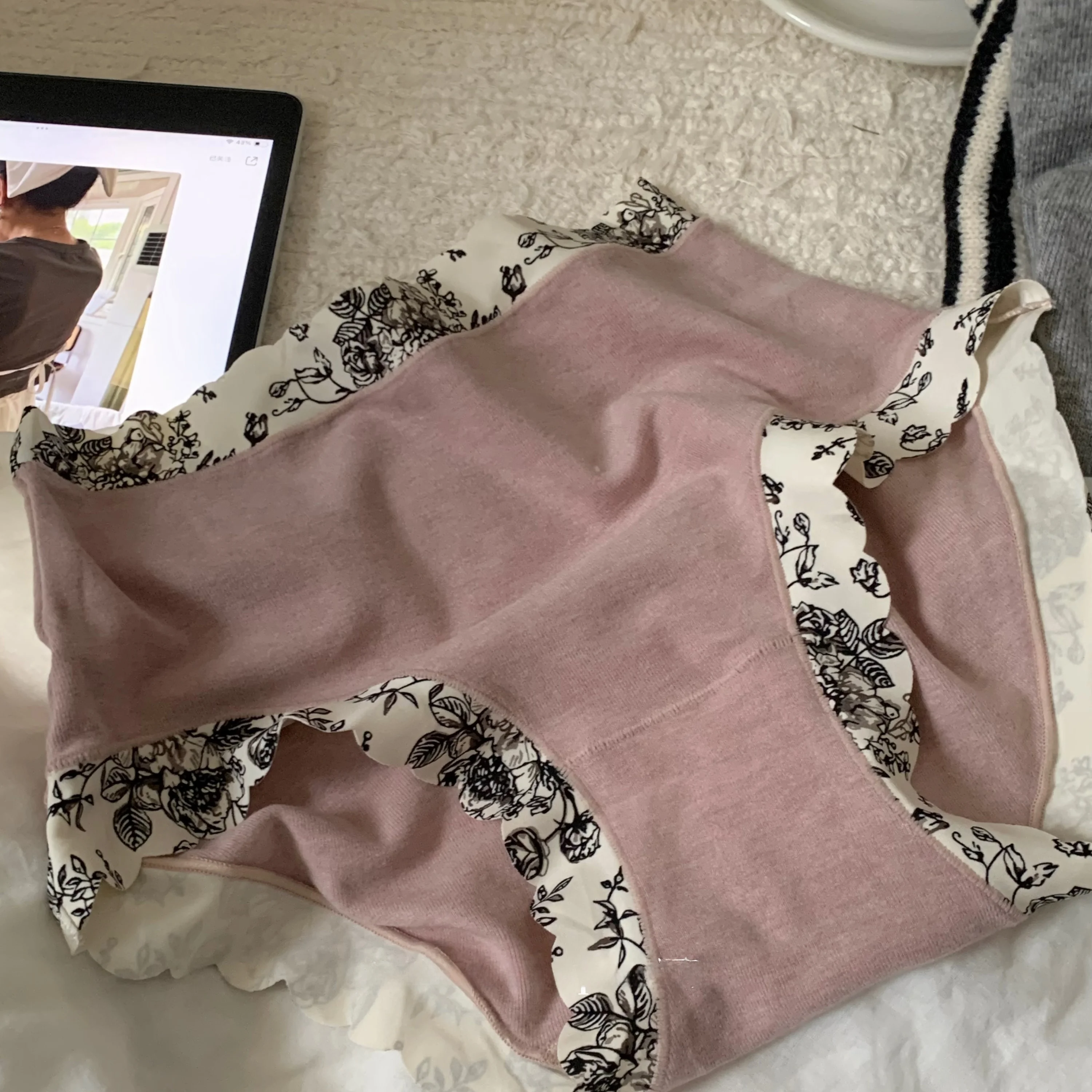 ヴィンテージ風プリント無痕パンツはヨガスパッツとしての快適性と機能性をどう評価するか？