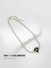 洗練されたデザインのネックレス【秋冬用・軽やかなニットスタイル・ペンダント付き】