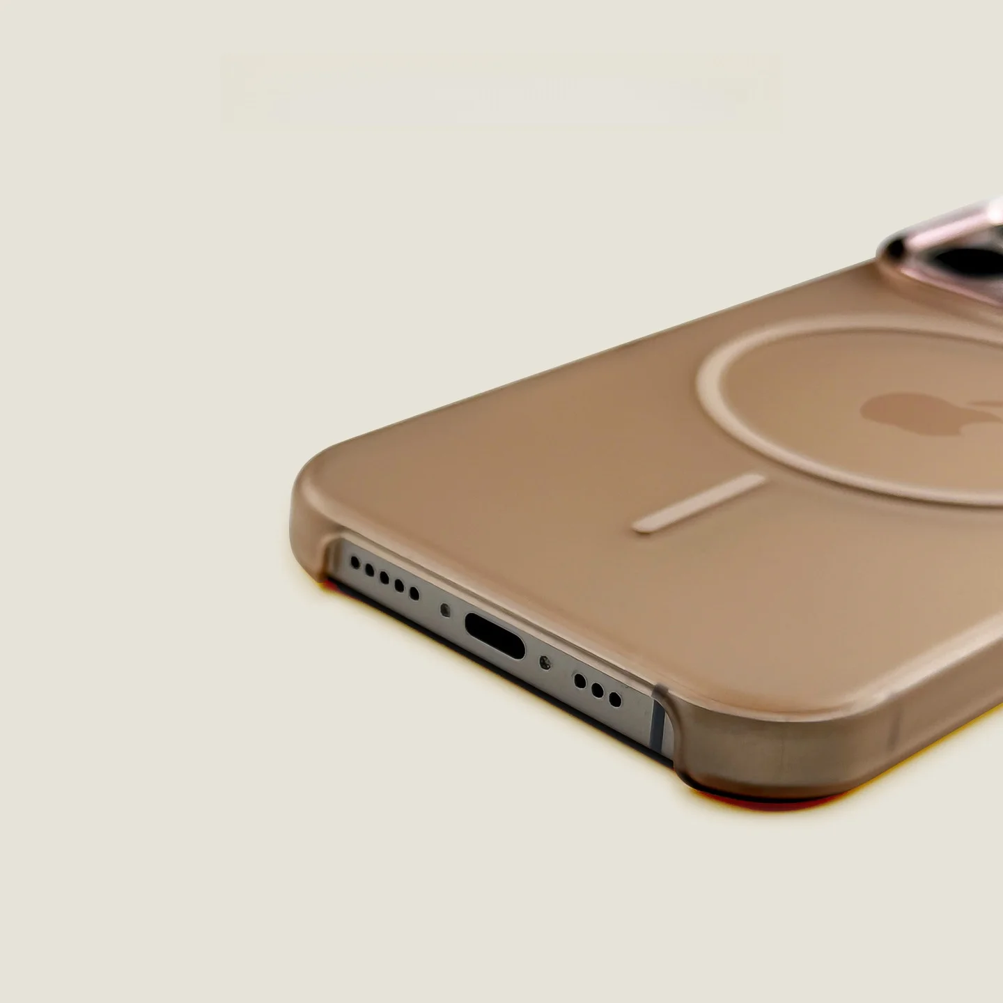 iPhoneケース ストラップホール付き：薄型・磁気吸着・高級感の実用性と耐久性を検証