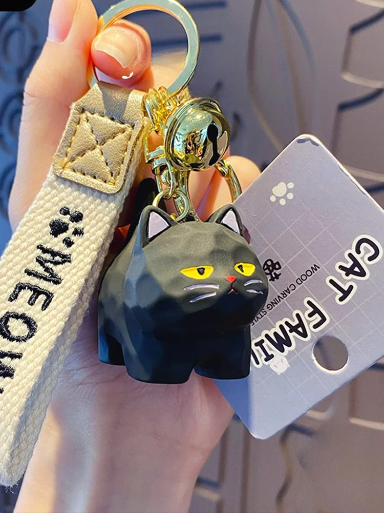 レジン製木彫風ヒョウ猫デザインキーホルダーの作り方と特性
