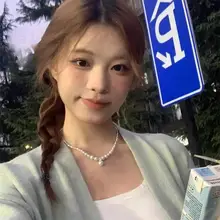 エレガントなデザインのパールとスリーブシルバーのネックレス【クラシック  スタイル・鎖骨チェーン・優雅な雰囲気】