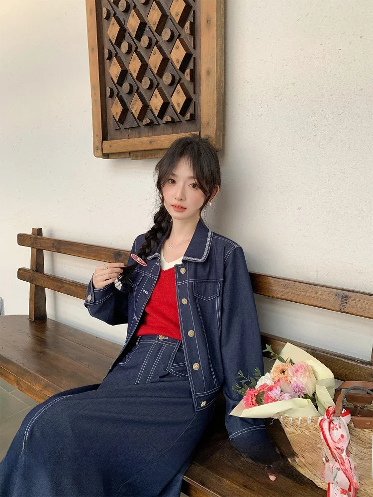 4月の通勤コーデに悩むあなたへ：春の雰囲気を漂わせるジャケットとロングスカートのセットアップは、本当におすすめなのか？