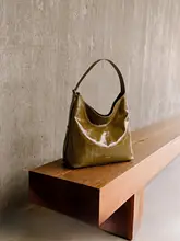 オイルワックス牛革製 ショルダーバッグ【通勤用・上品なデザイン・ハoboスタイル】