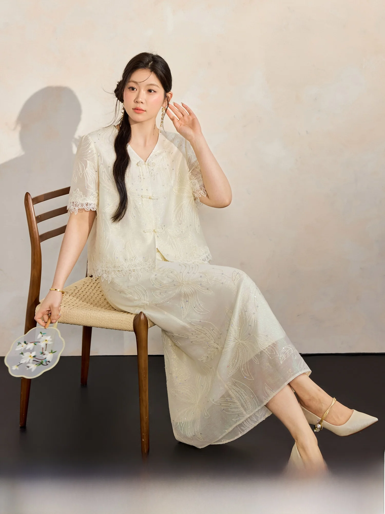 ハーネス付き服は本当にダイエットに効果的なのか？新中式デザインのセットアップが答えをくれた