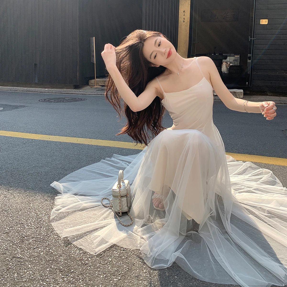 クラシックデザインのスリーブレスメッシュドレス【美しいウエストシェイプ・ロングスタイル】