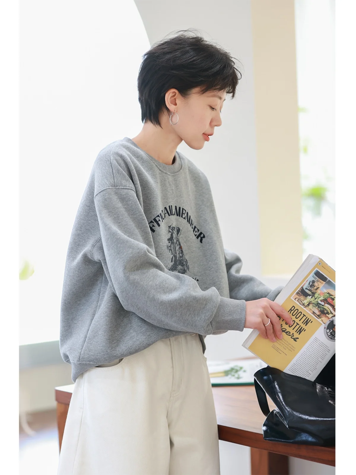 可愛いスウェットの選定ガイド：カジュアルなアニメプリントフード付きスウェットシャツの実用性とデザイン分析
