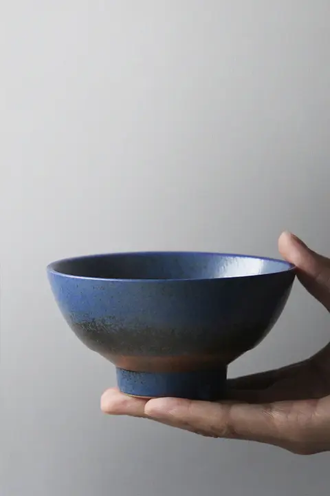 手作りの高脚粗陶飯碗【ミニマルデザイン・電子レンジ対応・カップル用】（セットアップ対応）