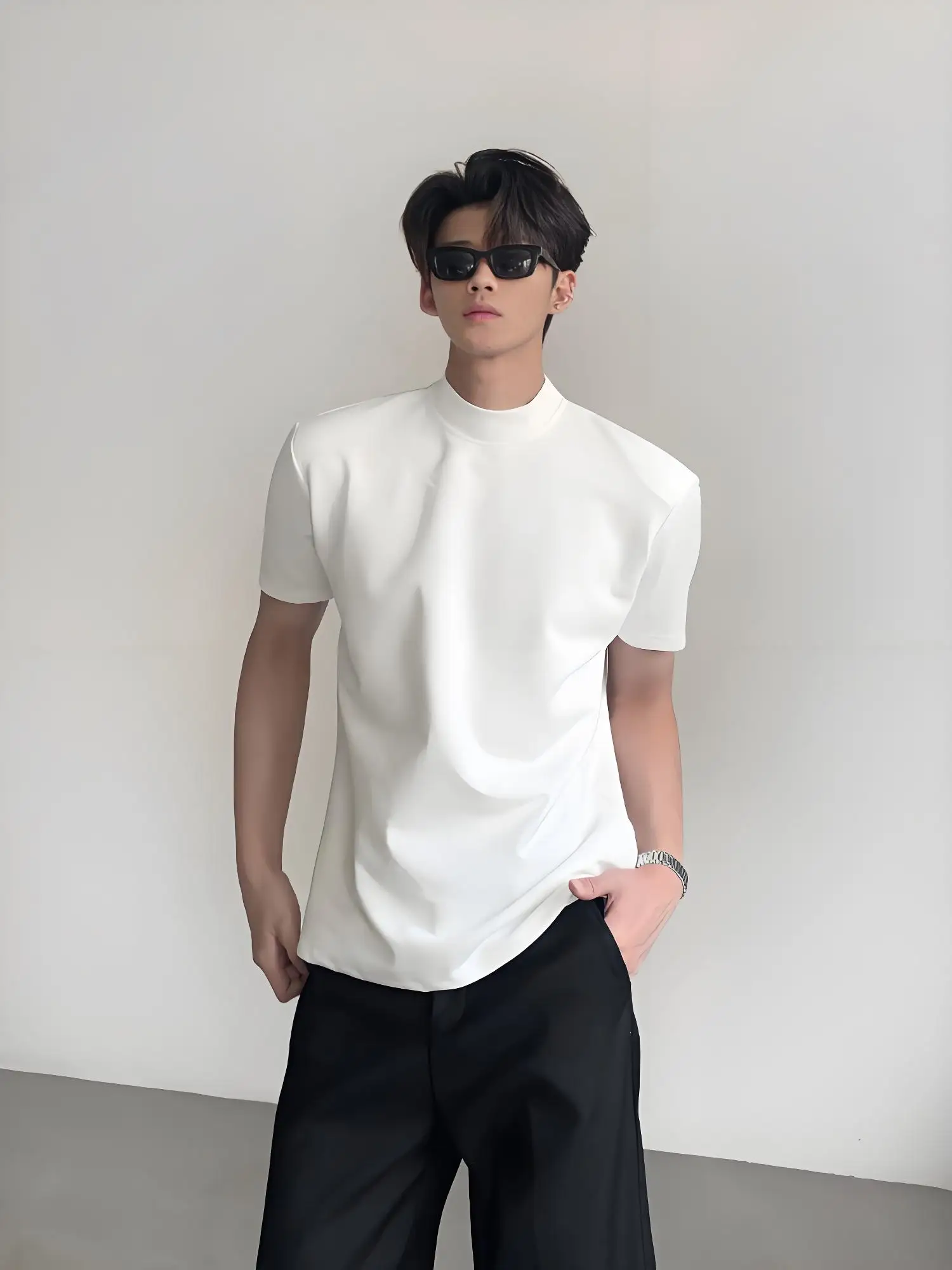 メンズTシャツの重ね着に迷っているなら、どうやって着るの？