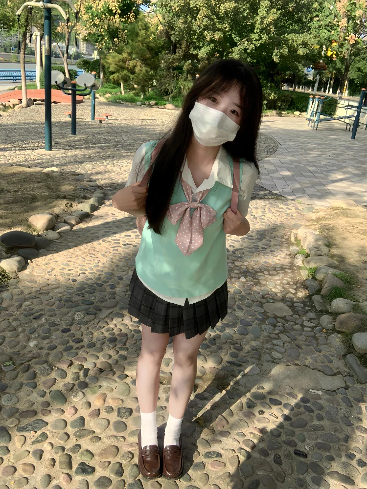 春の服装で迷わない！ドット柄水手服が通勤にも合う理由は？