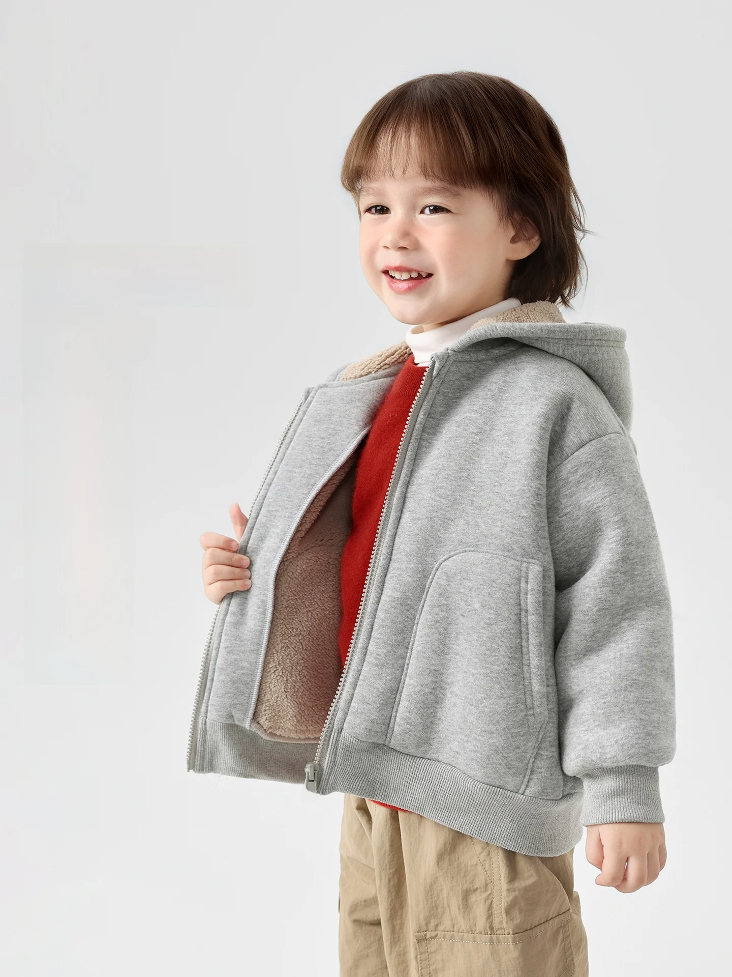 パーカーキッズはどう選ぶべきか？実際の生活で試した、子どもにぴったりの「フリースフード付きパーカ」の選び方