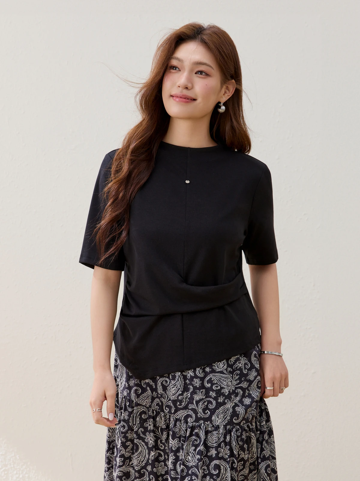 tシャツ 2枚重ねで失敗しない方法は？クロスデザインのショートTシャツが解決するリアルな使い方