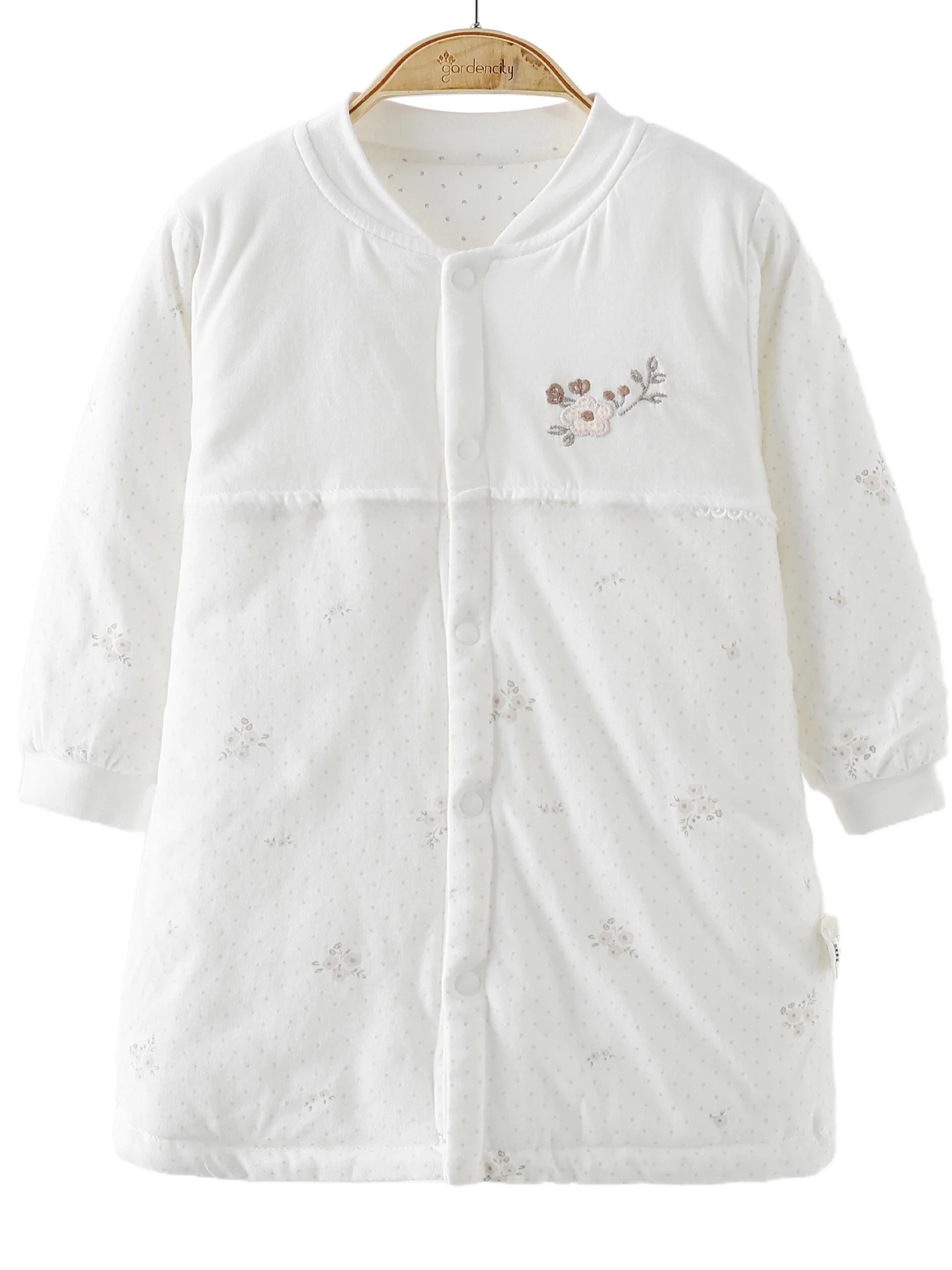 1歳冬寝るときの服：ベビー用ドット柄パジャマの機能と選び方