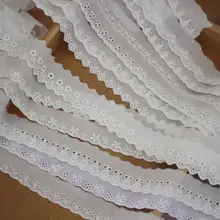 優れた品質の白色コットン刺繍レーストリム【小花柄・片側デザイン・服飾用・装飾素材】