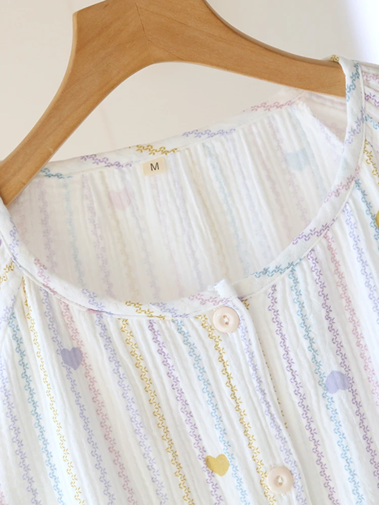 母乳アクセサリーとしての胸パッド付き授乳トップス：デザインと機能の実証分析