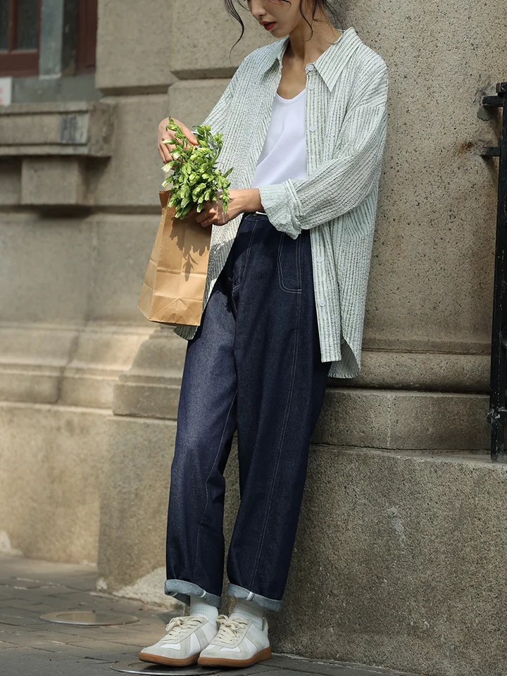 防シワ 深い青のストレートパンツ【レディース・ゆったり・デニム・春用】