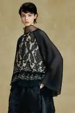 欧風刺繍デザインのトップス【シンプルでおしゃれ・秋向け】