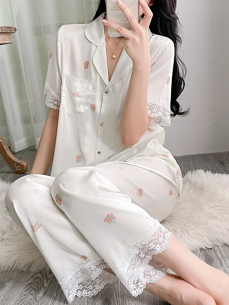 夏の寝るときの服は、涼しさと高級感のバランスが鍵！どう選ぶ？