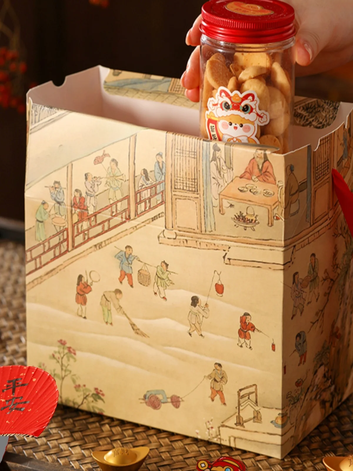 もらって嬉しいクリスマスプレゼントは、厚紙箱に隠された「小さな幸せ」から始まる？