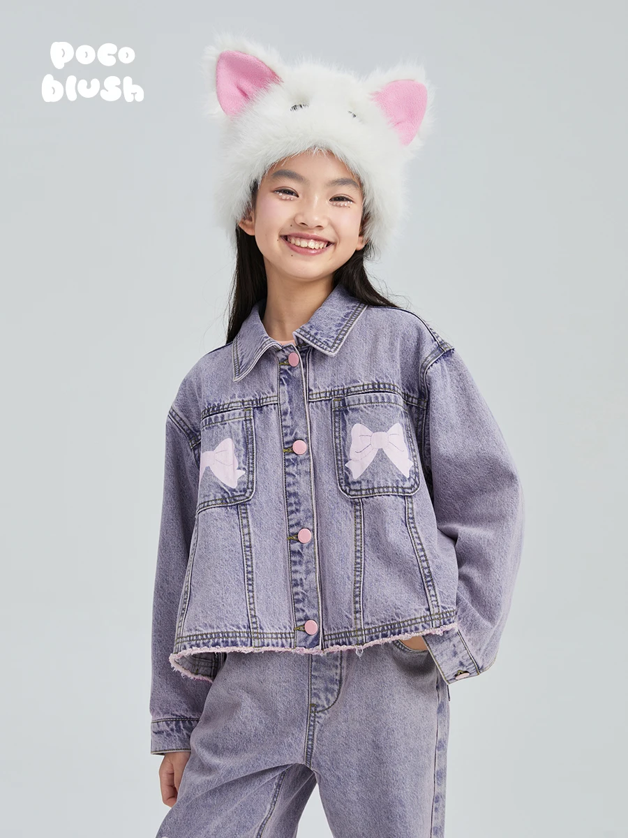 春のデニムジャケットに何を合わせれば、メイド風の可愛さと大人のバランスを両立できるの？