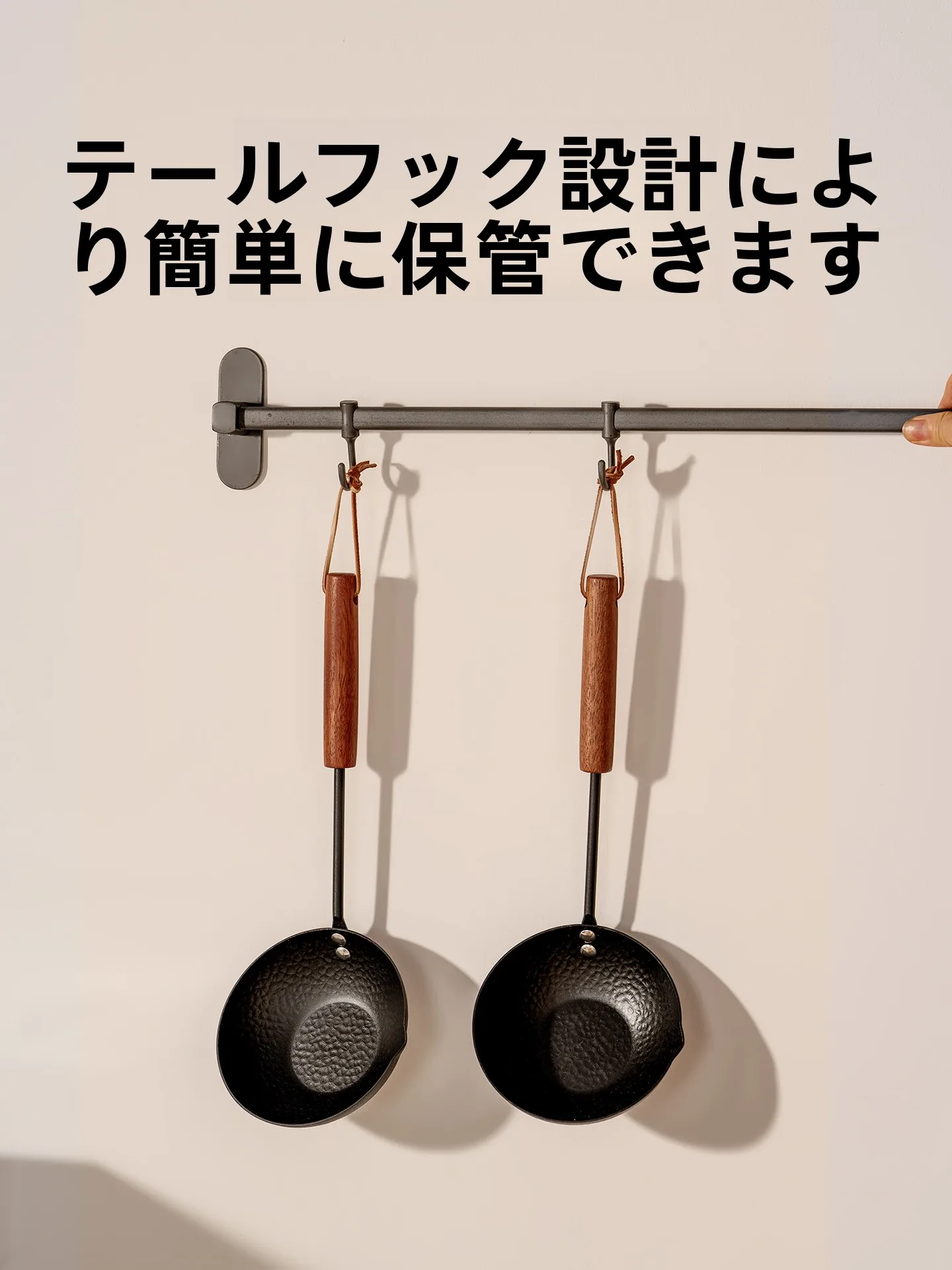無塗装鋳鉄製小型オイルポット：コンロ周り収納に最適な長柄設計と多機能性