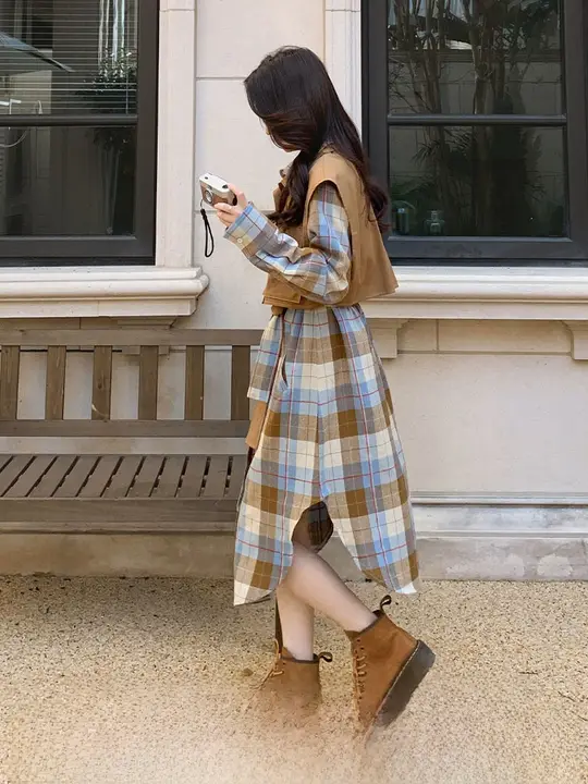 チェック柄シャツワンピース【秋用・フレンチスタイル・ノースリーブ・文芸風・二重構造】（セットアップ対応）