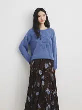 文芸刺繍デザインのウールニットトップス【立体花・ブルー・クルーネック】