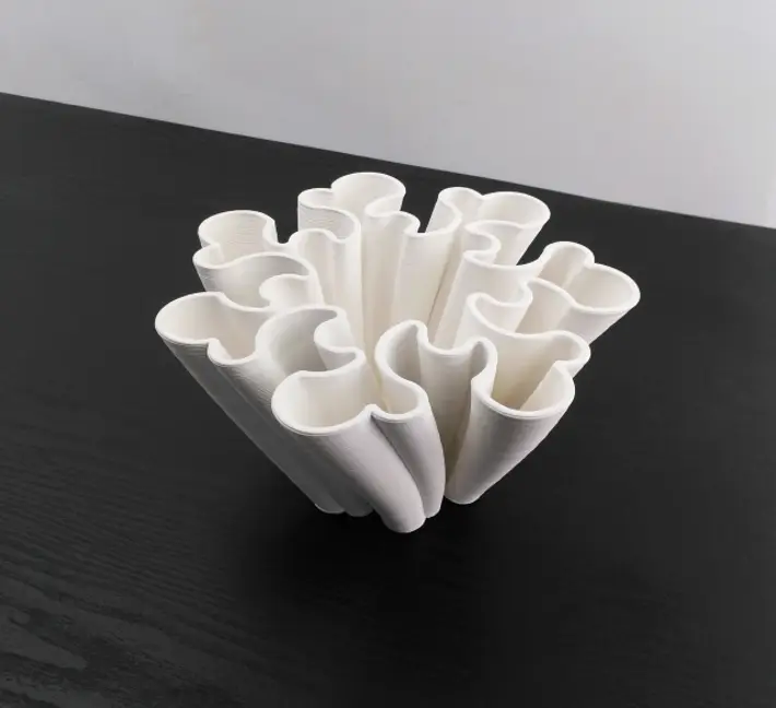 モダンデザインの3Dしわ加工陶器フラワーベース【インテリア装飾用】