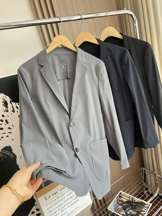 軽量で快適、通気性に優れた 洋服 カジュアルジャケット