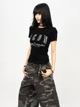 ヴィンテージスタイルの刺繍ロゴ半袖Tシャツ【ブラック・レディース・夏用・タイトフィット】