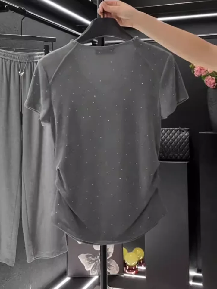大きいサイズのデザイン性あるストリートスタイルTシャツ【Vネック・短袖・ウエストシェイプ】