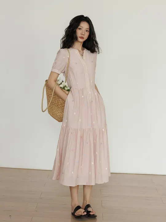 天絲刺繍入りの夏用フレアワンピース【リゾート・短袖・女性用】（セットアップ対応）