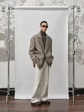 アルパカ混紡の粗いヘリンボーンテクスチャーのジャケット【フラップカラー・肩広デザイン】