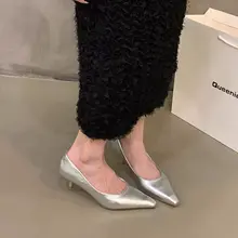 春夏用 牛革製 小猫ヒール ブラック ポインテッドトゥ パンプス【エレガントな通勤用】