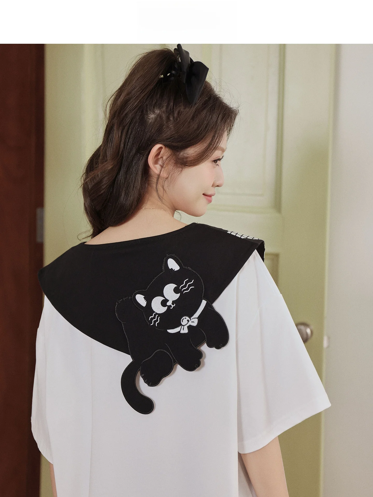リメイクTシャツをワンピースに変える方法は？黒のポロ襟に猫のアップリケが可愛い夏のアイテムとは？