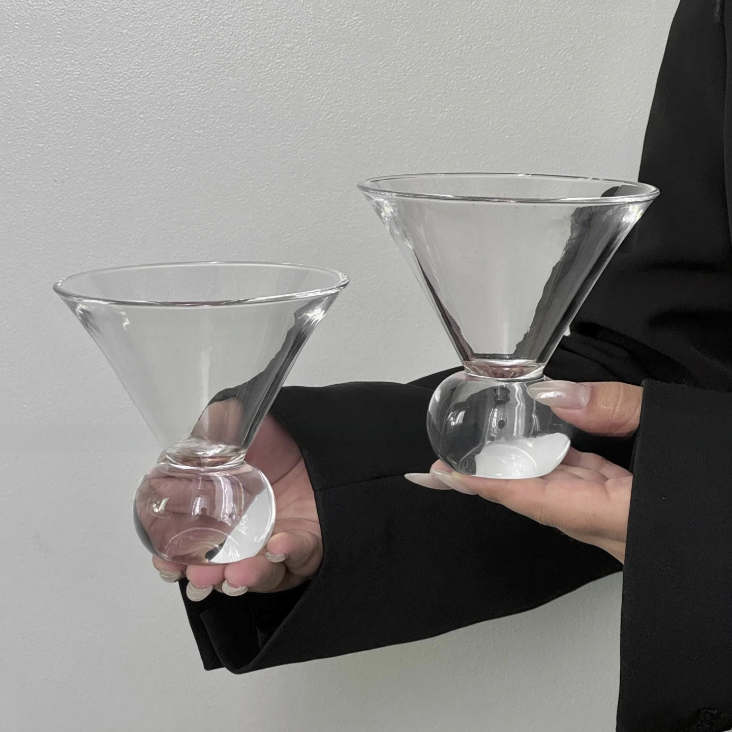 アンティーク風 丸底グラスカップ：おしゃれなカフェで使える無色透明のガラスティーカップ