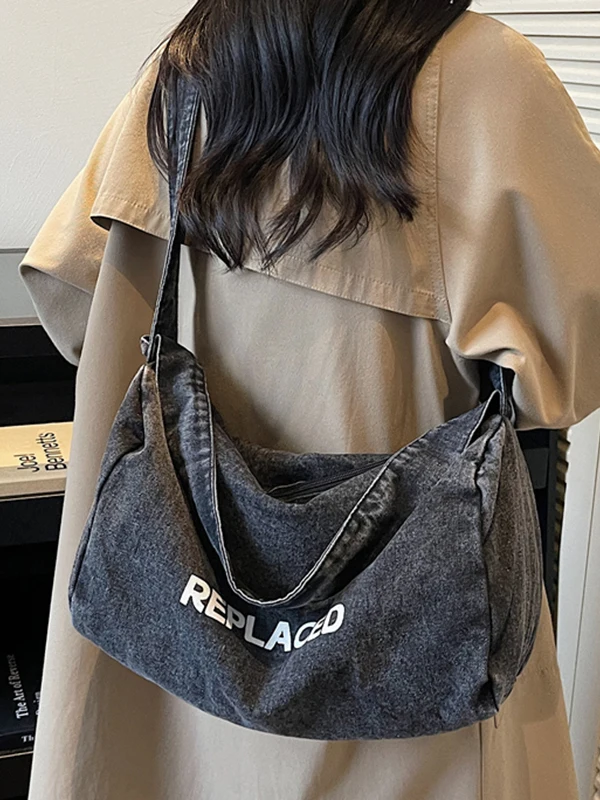 アウトドア用 軽量デニム旅行バッグ：レジャーシートになるバッグとしての実用性と収納性能