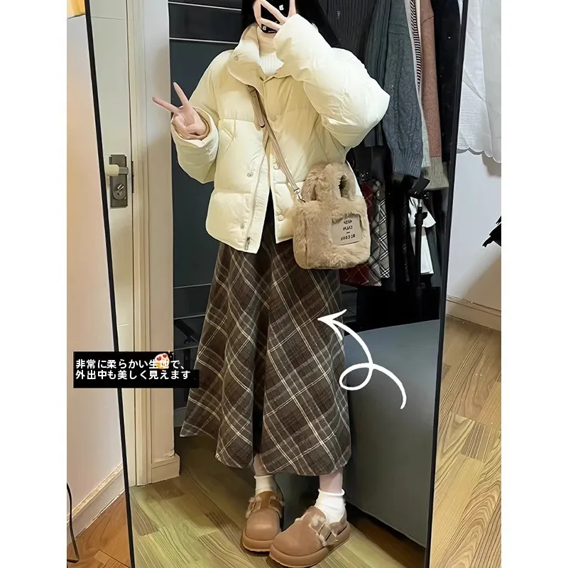 チェック柄ウールミディスカート：18歳から24歳までに最適な通勤スタイル