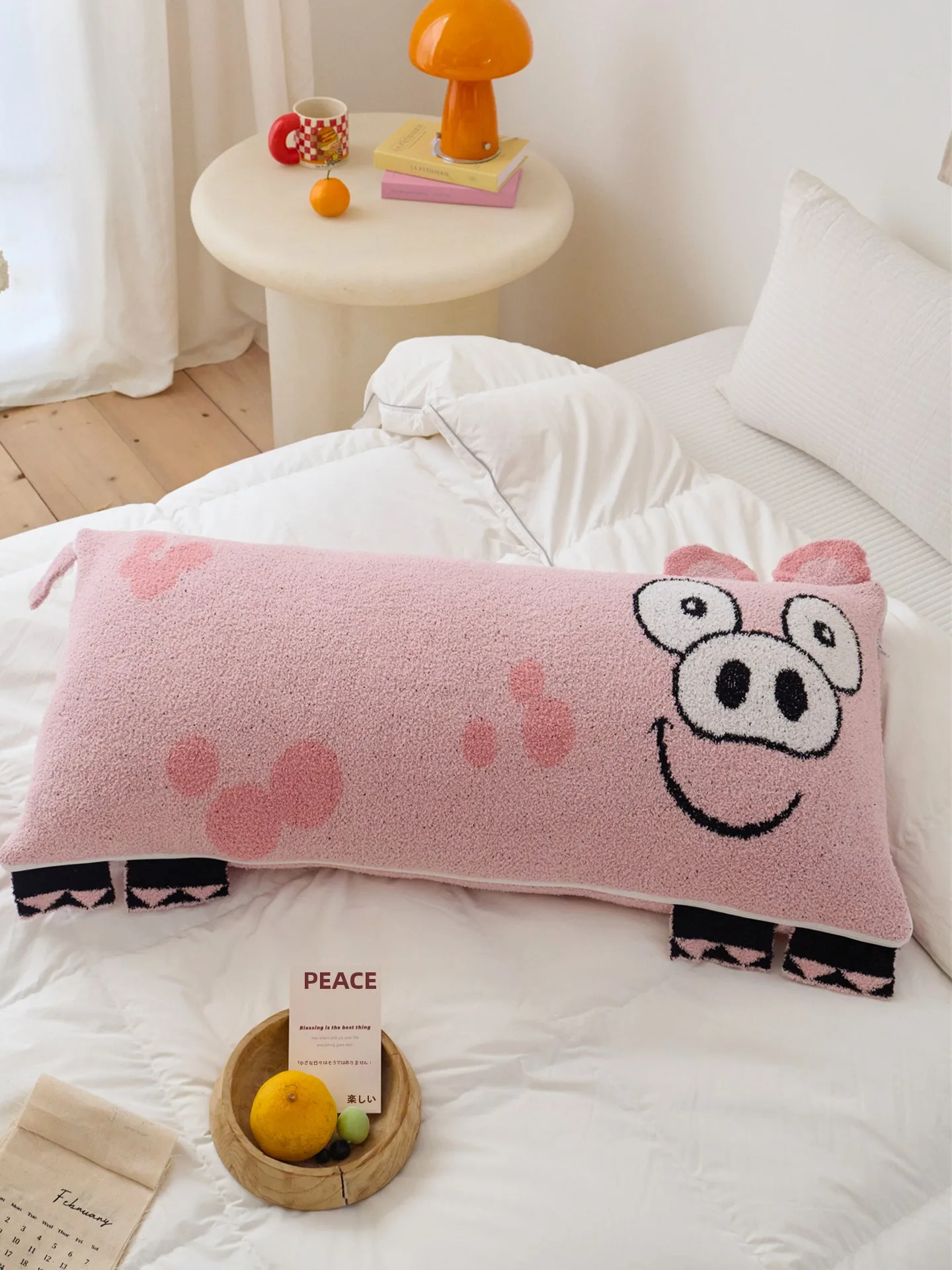 可愛いデザインのピンク豚抱き枕：長型・ソファ用の子供向け装飾品の実用性と使い方