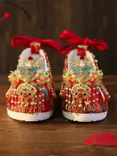 華やかな刺繍を施した中華スタイルのウェディングシューズ【赤・内増高・古風なデザイン】
